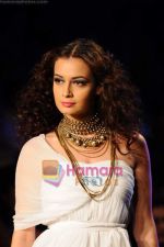 Dia Mirza walk the ramp for Rocky S Show at Lakme Fashion Week 2011 Day 4 in Grand Hyatt, Mumbai on 14th March 2011 (5).JPG
