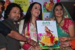 Kailash Kher, Ila Arun at the launch of album Malini Awasthi in Reliance Trends, Bandra on 14th March 2011 (3).JPG