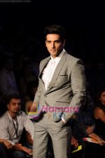 Zayed Khan walk the ramp for Rocky S Show at Lakme Fashion Week 2011 Day 4 in Grand Hyatt, Mumbai on 14th March 2011 (22).JPG