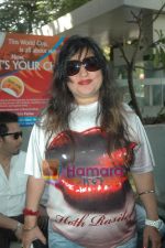 Dolly Bindra play holi in Andheri on 15th March 2011 (3).JPG