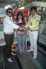 Mika Singh, Dolly Bindra, Raja Chaudhary play holi in Andheri on 15th March 2011 (4).JPG