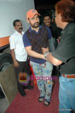  Aamir Khan snapped in funny kiddy pants post ad shoot in Filmistan on 18th March 2011 (13).JPG