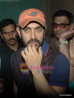  Aamir Khan snapped in funny kiddy pants post ad shoot in Filmistan on 18th March 2011 (17).JPG
