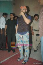  Aamir Khan snapped in funny kiddy pants post ad shoot in Filmistan on 18th March 2011 (20).JPG
