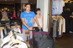 New Zealand criket team snapped shopping at Palladium with their kids n spouse on 19th March 2011 (78).JPG