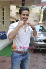 Tusshar Kapoor Promote Shorr in City on Holi day in Juhu, Mumbai on 20th March 2011 (4).JPG