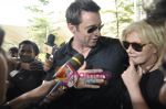 Hugh Jackman (Wolverine)  lands in  International Airport, Mumbai on 24th March 2011 (11).JPG