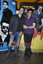 Tusshar Kapoor, Jeetendra unveil Shor in the City first look in  Le Soliel, Juhu, Mumbai on 23rd March 2011 (7).JPG