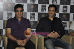 Tusshar Kapoor, Jeetendra unveil Shor in the City first look in  Le Soliel, Juhu, Mumbai on 23rd March 2011 (8).JPG