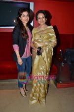 Sharmila Tagore, Soha Ali Khan at Life Goes On film screening in PVR on 24th March 2011 (4).JPG
