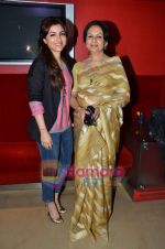 Sharmila Tagore, Soha Ali Khan at Life Goes On film screening in PVR on 24th March 2011 (6).JPG