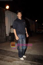 Shahrukh Khan snaped outise Mannat after he hosted a dinner for Hugh Jackman on 25th March 2011 (8).JPG