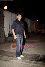 Shahrukh Khan snaped outise Mannat after he hosted a dinner for Hugh Jackman on 25th March 2011 (9).JPG