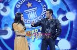 Preity Zinta, Salman Khan on the sets of Guinness World Records in R K Studios on 26th March 2011 (34).JPG