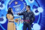 Preity Zinta, Salman Khan on the sets of Guinness World Records in R K Studios on 26th March 2011 (35).JPG