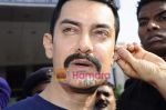 Aamir Khan leave for Mohali for cricket match on 30th March 2011 (4).JPG