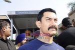 Aamir Khan leave for Mohali for cricket match on 30th March 2011 (7).JPG