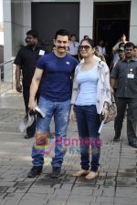 Aamir Khan, Kiran Rao leave for Mohali for cricket match on 30th March 2011 (6).JPG