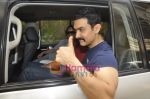 Aamir Khan leaves for India-Srilanka worldcup Finale in Bandra, Mumbai on 2nd April 2011.JPG