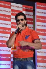 Hrithik Roshan launch Provogue_s new Spring Summer catalogue in Novotel on 2nd April 2011 (16).JPG