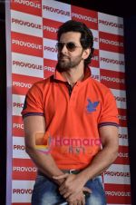 Hrithik Roshan launch Provogue_s new Spring Summer catalogue in Novotel on 2nd April 2011 (30).JPG