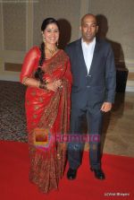 Sonali Kulkarni at Star Pariwar Awards red carpet and post party on 5th April 2011 (2).JPG