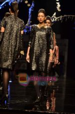 Model walks the ramp for Rajesh Pratap Singh show on Wills Lifestyle India Fashion Week 2011 - Day 2 in Delhi on 7th April 2011 (4).JPG