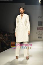 Model walks the ramp for Rishta show on Wills Lifestyle India Fashion Week 2011 - Day 1 in Delhi on 6th April 2011 (5).JPG
