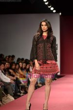 Model walks the ramp for Ritu Kumar show on Wills Lifestyle India Fashion Week 2011 - Day 2 in Delhi on 7th April 2011 (29).JPG