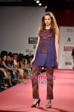 Model walks the ramp for Ritu Kumar show on Wills Lifestyle India Fashion Week 2011 - Day 2 in Delhi on 7th April 2011 (36).JPG