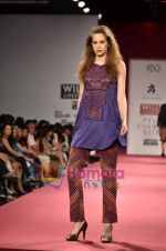 Model walks the ramp for Ritu Kumar show on Wills Lifestyle India Fashion Week 2011 - Day 2 in Delhi on 7th April 2011 (37).JPG