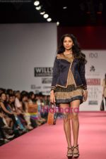 Model walks the ramp for Ritu Kumar show on Wills Lifestyle India Fashion Week 2011 - Day 2 in Delhi on 7th April 2011 (43).JPG