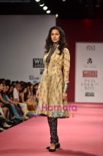 Model walks the ramp for Ritu Kumar show on Wills Lifestyle India Fashion Week 2011 - Day 2 in Delhi on 7th April 2011 (50).JPG