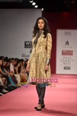Model walks the ramp for Ritu Kumar show on Wills Lifestyle India Fashion Week 2011 - Day 2 in Delhi on 7th April 2011 (51).JPG