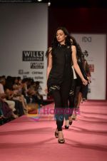 Model walks the ramp for Ritu Kumar show on Wills Lifestyle India Fashion Week 2011 - Day 2 in Delhi on 7th April 2011 (6).JPG