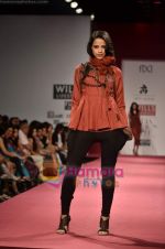Model walks the ramp for Ritu Kumar show on Wills Lifestyle India Fashion Week 2011 - Day 2 in Delhi on 7th April 2011 (8).JPG