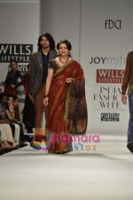 Sharmila Tagore walks the ramp for Joy Mitra show on Wills Lifestyle India Fashion Week 2011 - Day 2 in Delhi on 7th April 2011 (13).JPG