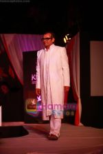 Subodh Gupta at Khushii Aids Fundraiser in Delhi on 6th April 2011.jpg