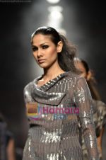 Model walks the ramp for Namrata Joshipura show on Wills Lifestyle India Fashion Week 2011 - Day 3 in Delhi on 8th April 2011 (2).JPG