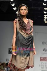 Model walks the ramp for Raj Shroff show on Wills Lifestyle India Fashion Week 2011 - Day 3 in Delhi on 8th April 2011 (12).JPG