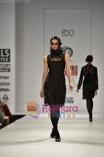 Model walks the ramp for Sonam Dubal show on Wills Lifestyle India Fashion Week 2011 - Day 3 in Delhi on 8th April 2011 (39).JPG