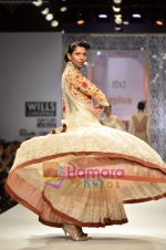 Model walks the ramp for Manish Malhotra show on Wills Lifestyle India Fashion Week 2011 - Day 3 in Delhi on 8th April 2011 (21).JPG