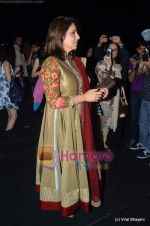 Neetu Singh at Manish Malhotra show on Wills Lifestyle India Fashion Week 2011 - Day 3 in Delhi on 8th April 2011 (5).JPG