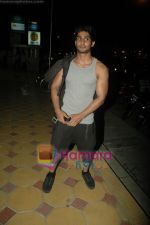 Pratiek babbar snapped getting out of Golds Gym in Bandra, Mumbai on 8th April 2011 (3).JPG