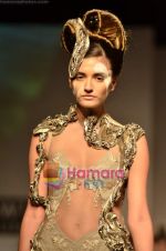 Model walks the ramp for Gaurav Gupta show on Wills Lifestyle India Fashion Week 2011-Day 4 in Delhi on 9th April 2011 (3).JPG
