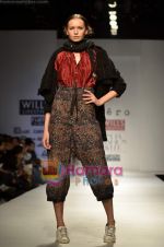 Model walks the ramp for Pero show on Wills Lifestyle India Fashion Week 2011 � Day 4 in Delhi on 9th April 2011 (42).JPG