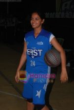 Neetu Chandra dabbles with Basket-Ball in Churchgate, Mumbai on 9th April 2011 (2).JPG