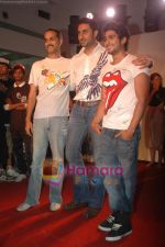 Abhishek Bachchan, Prateik Babbar, Rohan Sippy at Dum Maro Dum Promotion in Mumbai on 10th April 2011 (2).JPG