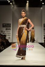 Model walks the ramp for Rabani Rakha show on Wills Lifestyle India Fashion Week 2011-Day 5 in Delhi on 10th April 2011 (26).JPG