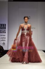 Model walks the ramp for Rabani Rakha show on Wills Lifestyle India Fashion Week 2011-Day 5 in Delhi on 10th April 2011 (36).JPG